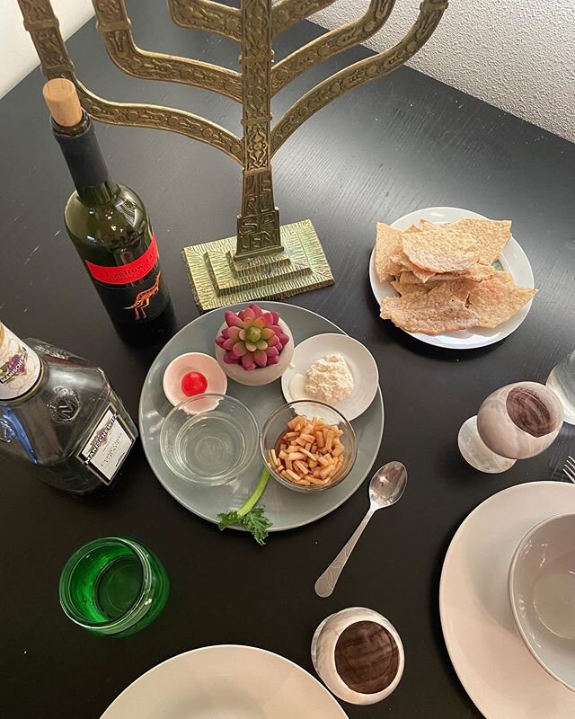 Vegan at home Seder dinner from our friends @zethmarra_drums and @arianmarra for our congregation #scripture #saferathome  #followerofChrist #messianic #messianicjew #Christian #jew #jewish #torah #passoverdinner #Yeshua #Yahovah #savior #shabbatshal