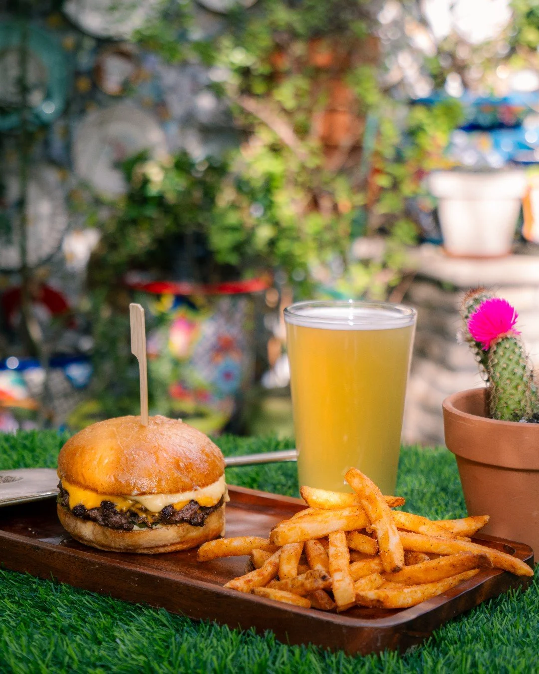 Burgers + beers = happiness 🍔🍺 Daily Happy Hour is back at Park on Fremont!
Mon&ndash;Thu: 5&ndash;7 PM
Fri&ndash;Sun: 4&ndash;6 PM

📍 Park on Fremont in Downtown Las Vegas