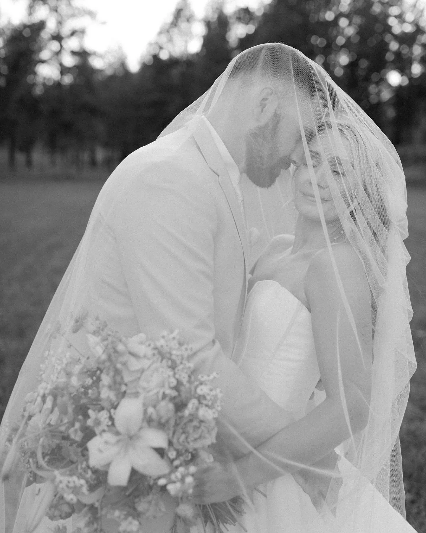 Ohhhhh my GOSH. Home town wedding of our DREAMSSSSS&hellip;. literally the BEST DAY EVERRRR. 

Ethan &amp; Emily&rsquo;s love brings tears to our eyes EVERY capture - the story their love holds is truly something UNREAL and I could barely keep tears 