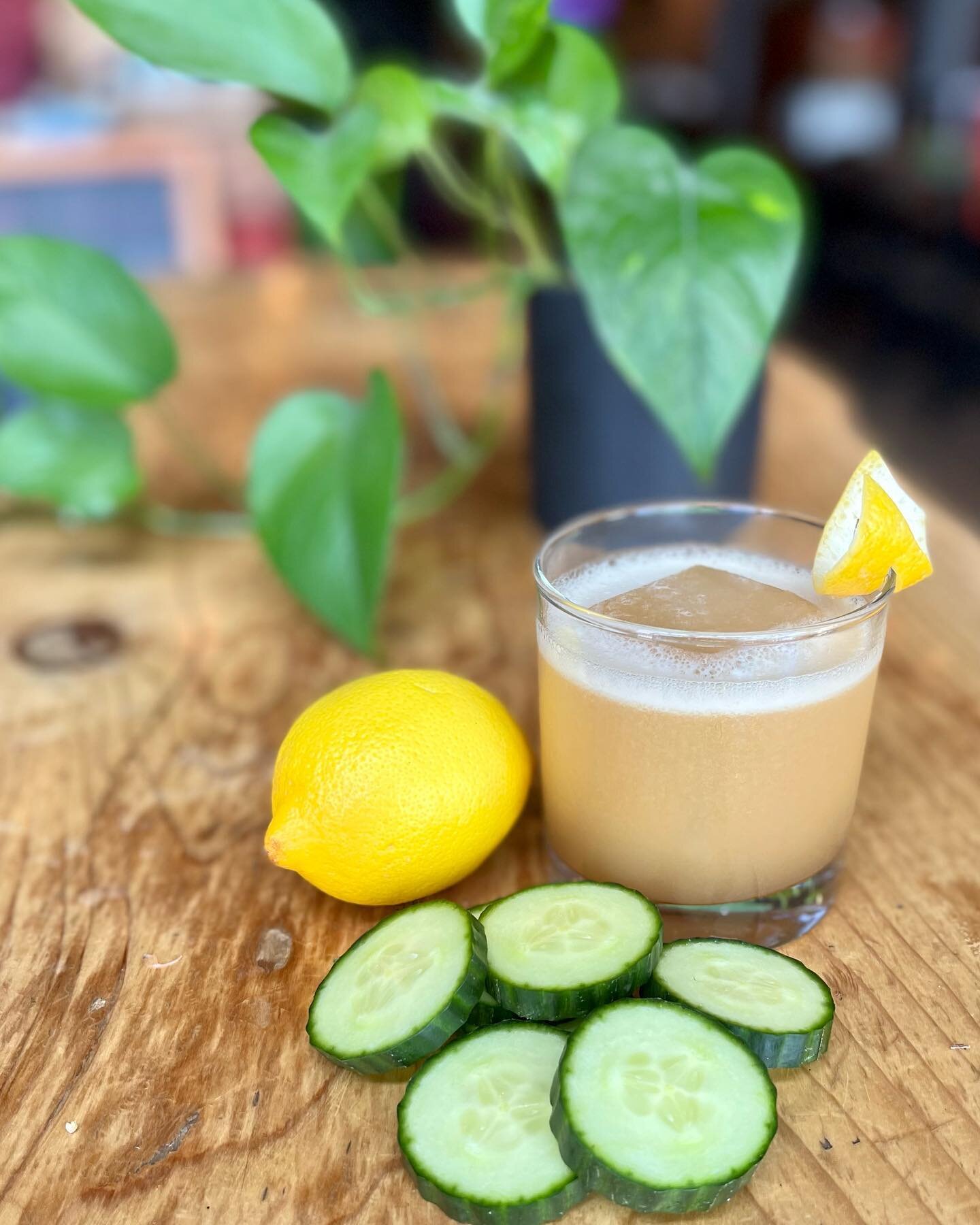 🎉NEW COCKTAIL🎉
I hate to see ya go, but I love to watch ya leave! Introducing&hellip;
THE LONG GOODBYE
Who doesn&rsquo;t love a refreshing bourbon cocktail? Am I right?
This drink features; Bourbon, fresh ginger, lemon juice, cucumber and just enou