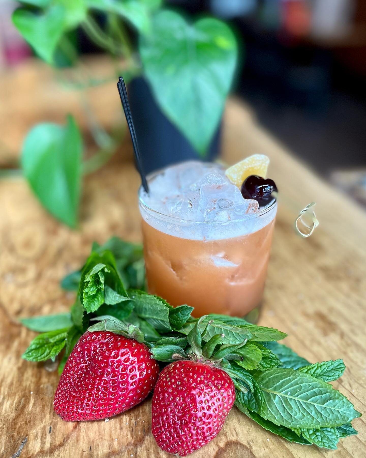 🎉NEW COCKTAIL🎉
We get by with a little help from our friends, right? This bomb collaboration with @yeahdudehella came out beautifully! Introducing&hellip;
ROYAL MAYBE
Inspired from the almighty Pimms Cup, this drink features; house-infused strawber