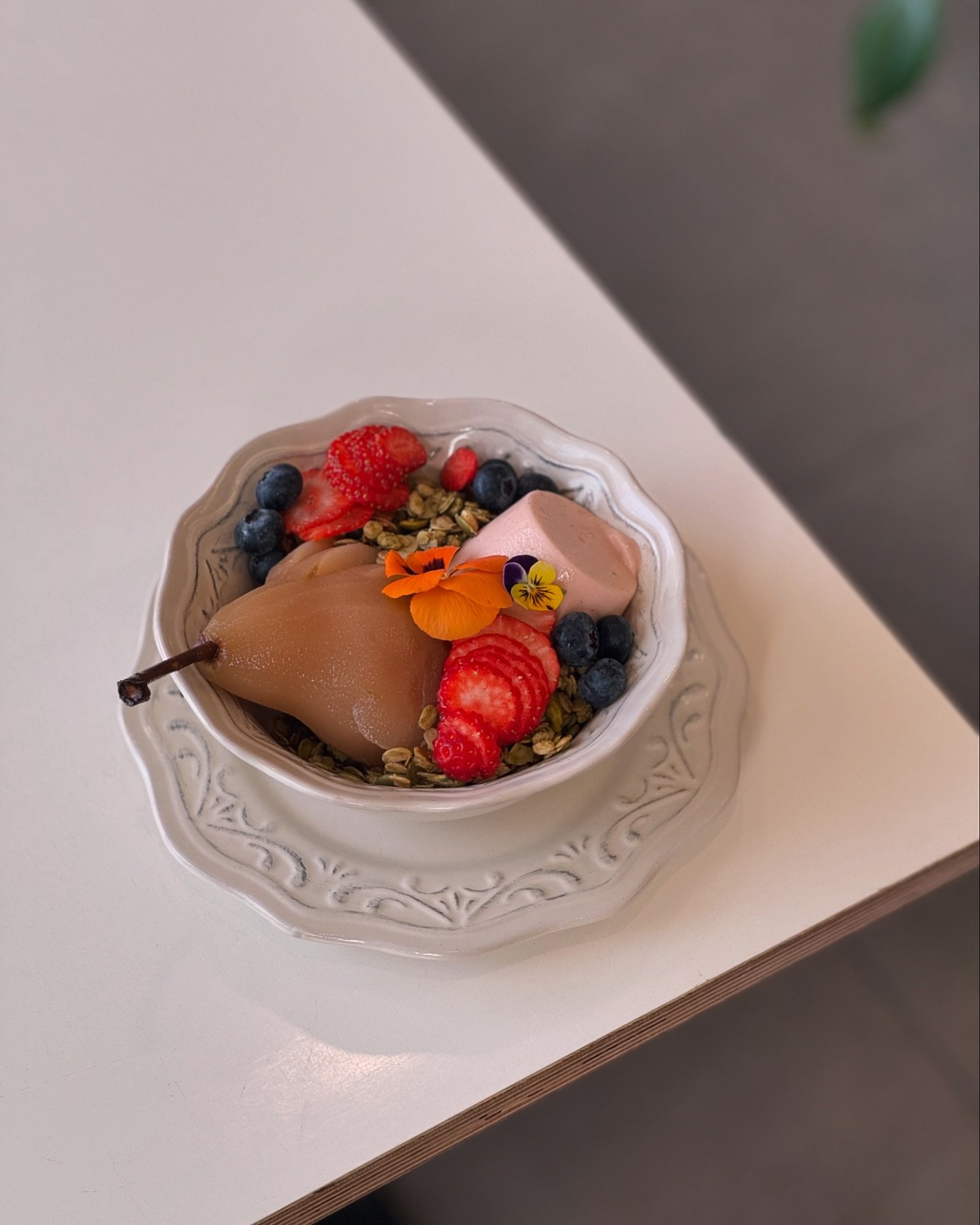 Strawberry Matcha Lattes have been living rent free in our mind, so we&rsquo;ve made a little twist to our classic granola. 

The result? Pistachio and matcha granola, served with strawberries panna cotta 🍓🍵! Trial this weekend until sold out so co