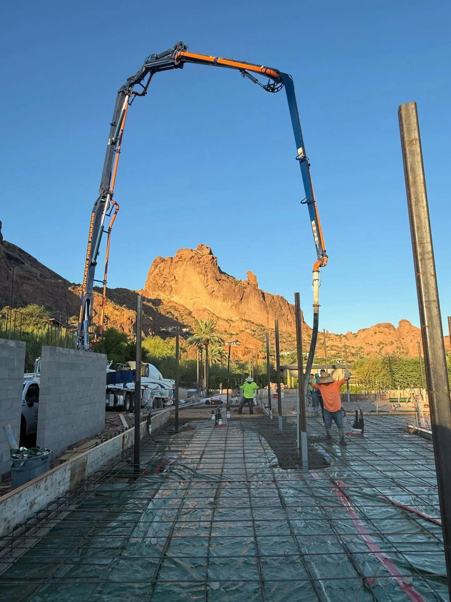 Getting this slab down this morning.  Ready to go vert. @a_i_r_inc #customhome 
#custombuilder
#rjgurleyconstruction 
#modernhome
#modernarchitecture
#desertliving
#paradisevalley
#paradisevalleyaz
#pvaz
#droneshot