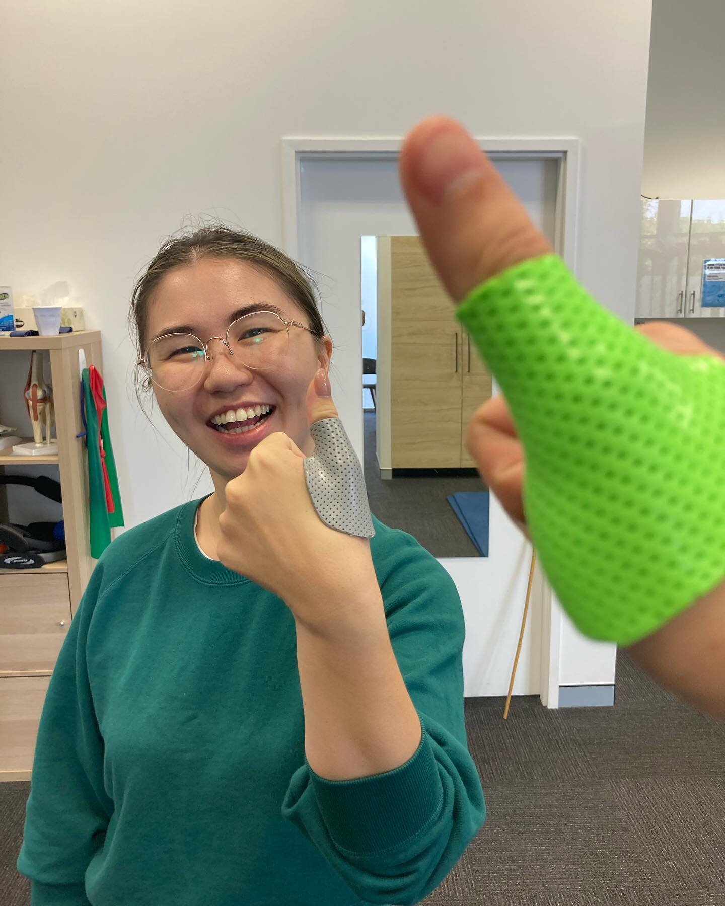 𝐂𝐨𝐨𝐤𝐢𝐧𝐠 𝐢𝐧 𝐊𝐢𝐧𝐢𝐦𝐚!
Mark is not much of a chef but was able to mold this thumb splint! Splinting is used if joint stability is needed for the clients recovery. Feel free to reach out if you have a hand or wrist injury that needs looking
