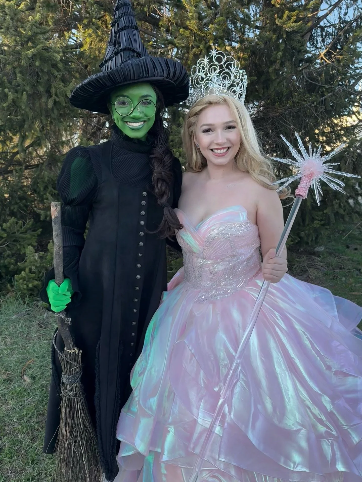 So happy to FINALLY announce 2/10 of our newest characters! 💚✨🧹👸🏼💕👠