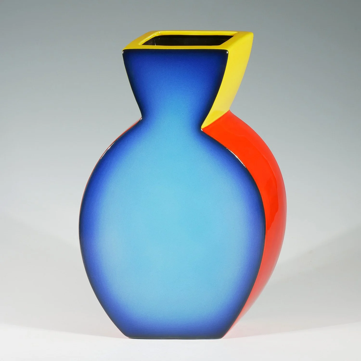 Traditiona Vase Almost-Blue