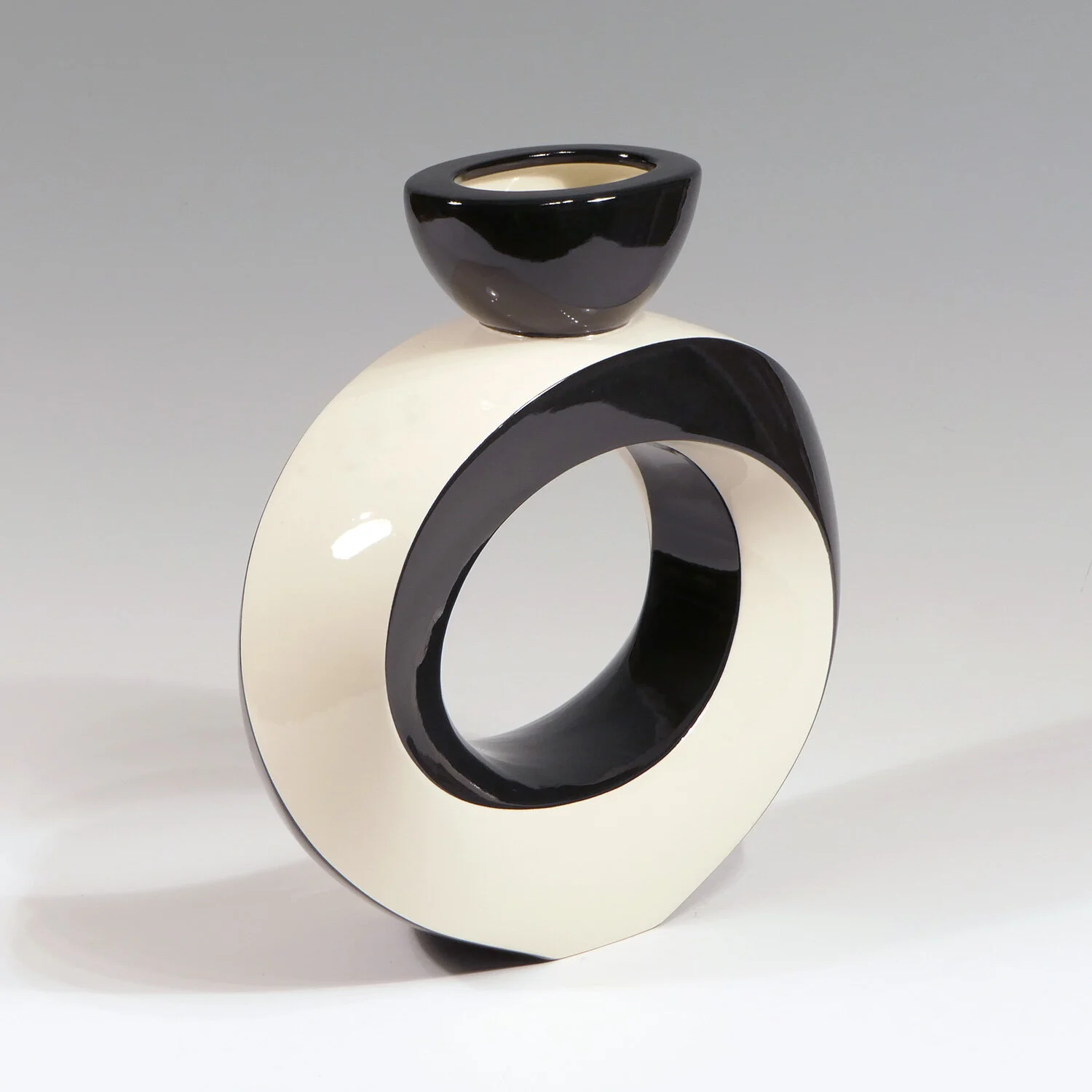 Infinity_Vase_Black_and_White_8.jpg