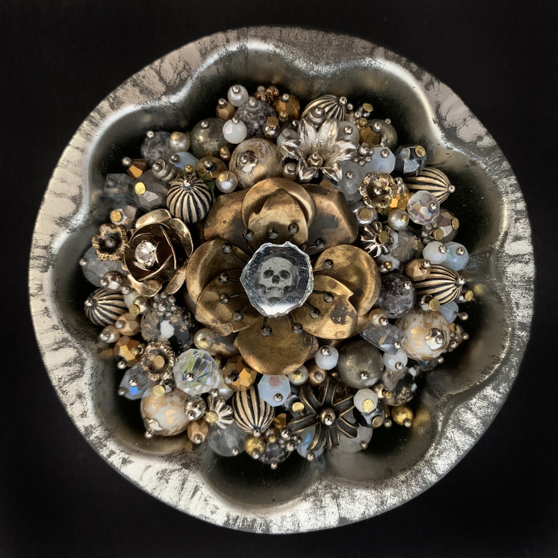 garden skull.jpg
