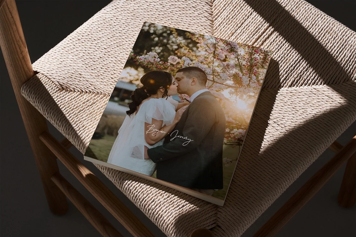 How stunning is this cover! With wedding season coming to an end, all your beautiful photo galleries are being received and are waiting to be turned into something you&rsquo;ll treasure forever 💍