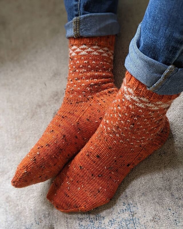 Finally getting around to taking photos of these sweet socks! They're the Upplega socks from @garmenthouse knit up in some @littlelionheadknits tweed. These are the perfect socks for cozy winter nights by the fire.
.
.
.
#garmenthouse #upplegasocks #