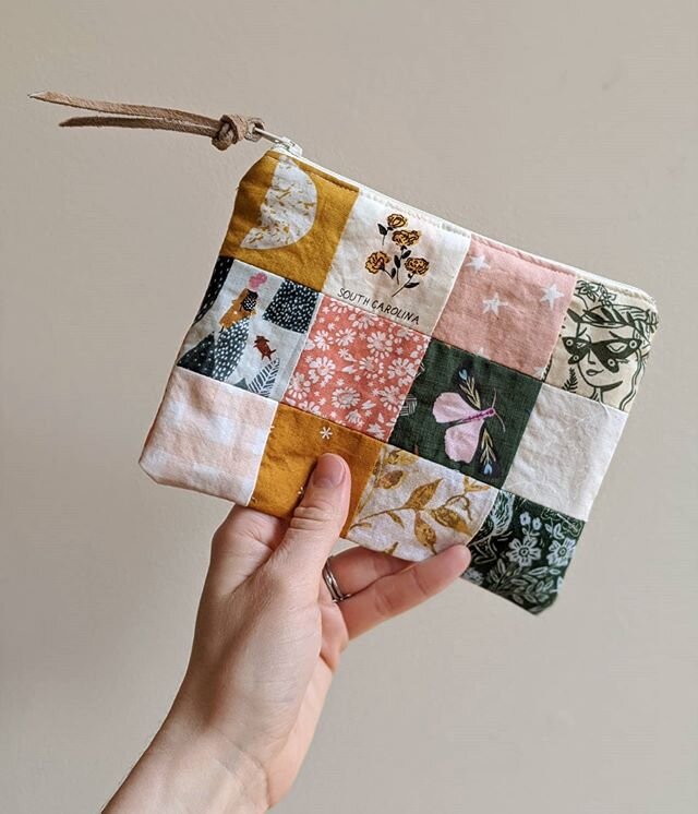 I'll be listing a few notions pouches in the shop later this week! While I love working on collabs, my brain is in need of some creative freedom, and I'm excited to start playing again in a few weeks. Expect mystery bags to make a comeback too!
.
.
.