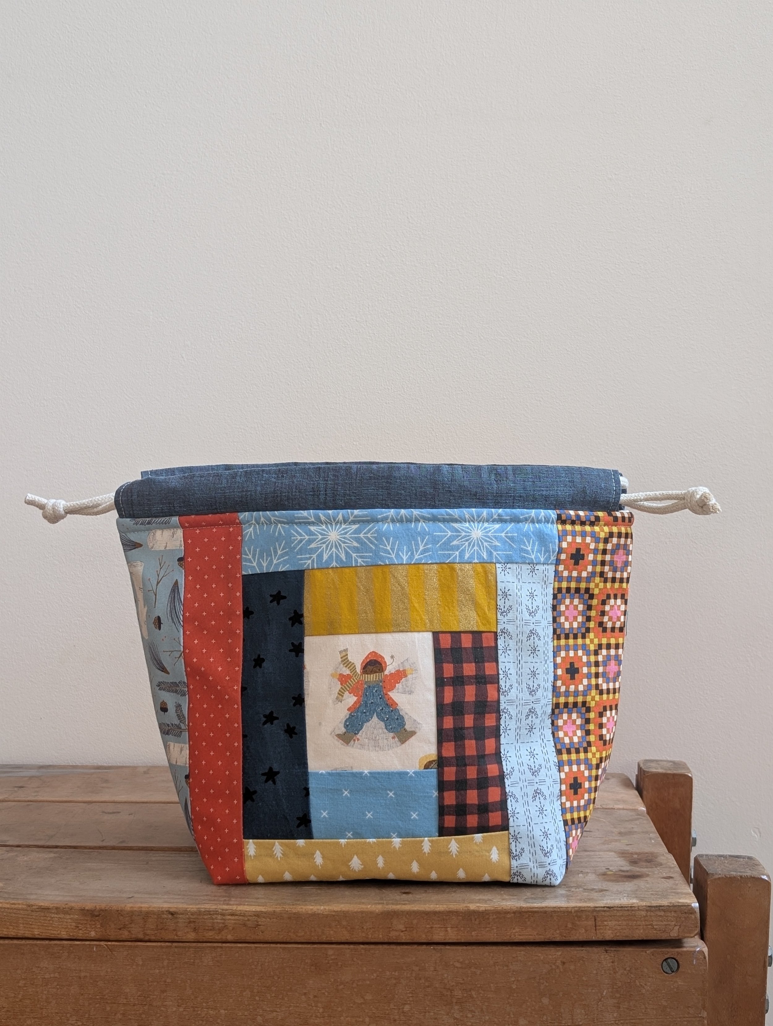 Snow Angels Small Shawl Bag (fits 2-3 skeins)