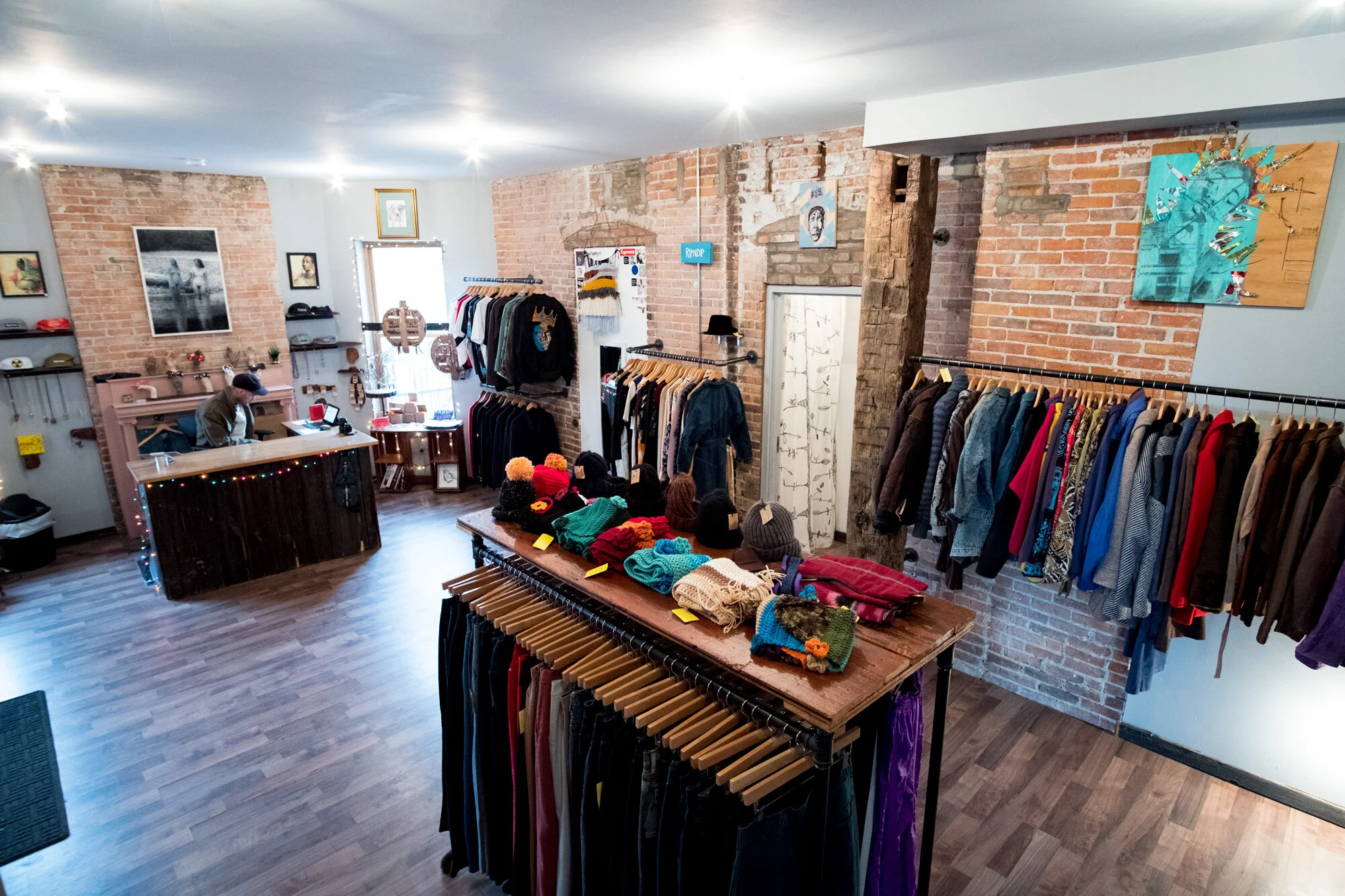 SalR_DetroitClothingCircle_120717_033.jpg
