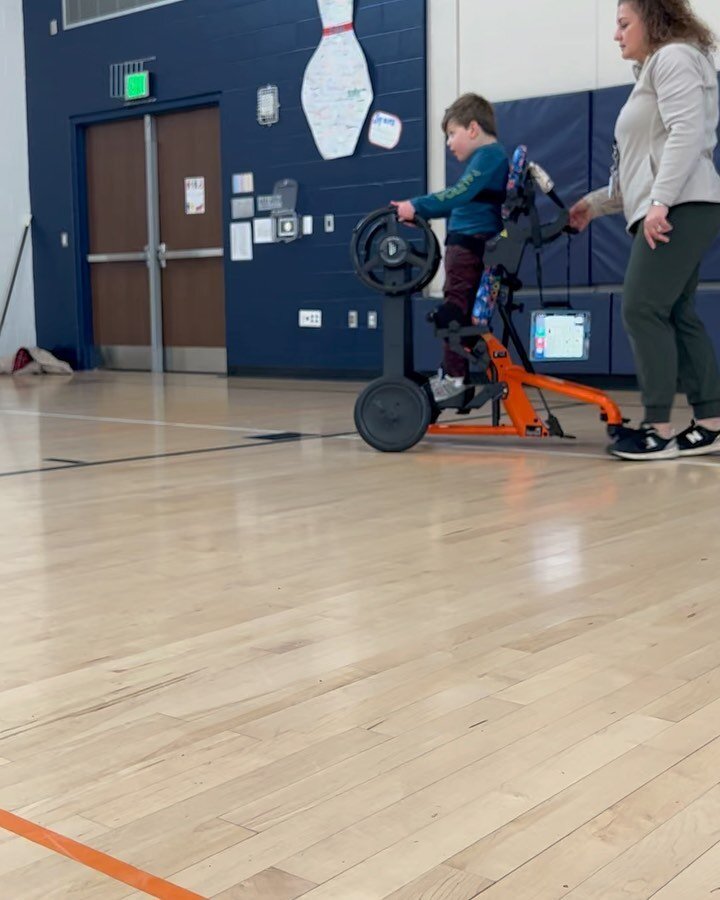 Lando with the assist! 🏀🙌🏻🔥

#inclusion #cantstopme #allin #adaptivesports #lebronjames #inclusionisawesome #osuwbb #adaptiveathlete #neurodiversity #raredisease #raredisorders #kidswithdisabilitiesrock #adaptivebasketball #specialneedsparents #r