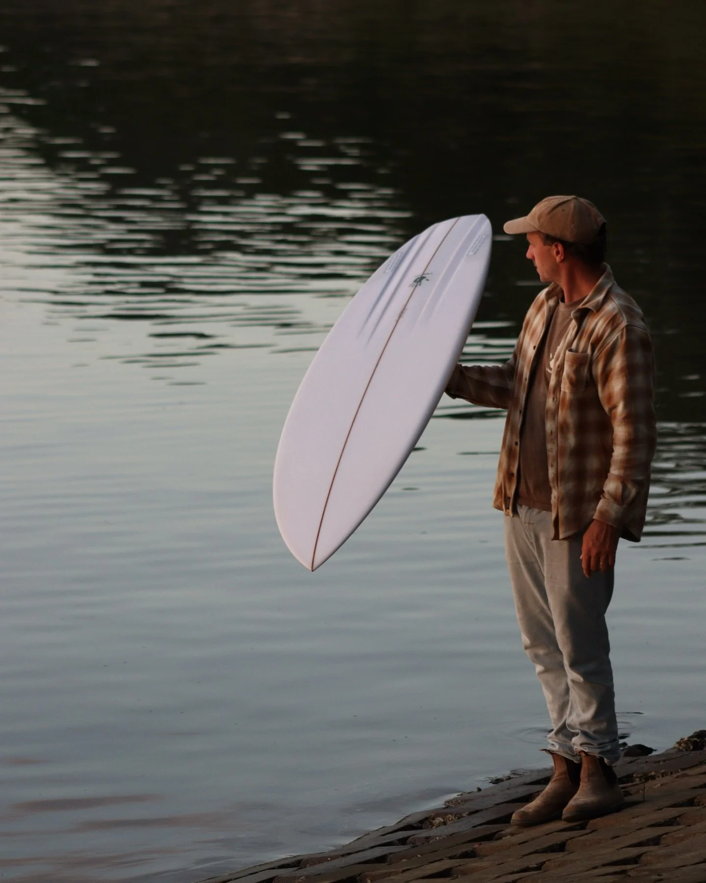 Something new and exciting for Tom to take to Indo. Wide point forward, tight diamond tail, relaxed rocker with plenty of foam underneath the chest and deep channels to boot. Hand shaped off the blank and glassed start to finish by one set of hands. 
