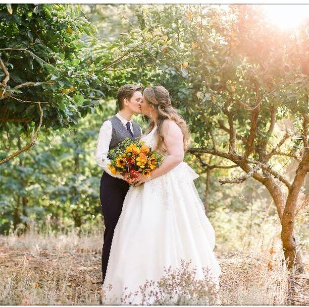 These lovely ladies tied the knot on the most beautiful fall day!⁠
⁠
Planning: @eeventsco ⁠
Venue: @sandrockfarmllc ⁠
Catering: @fivestarcatering831 ⁠
Photography: @dejoyphotography⁠
Videography: @iz.cinema ⁠
Florals: @designs_in_bloom ⁠
Entertainmen