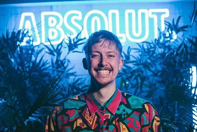 Gah! Photos like this are making us so excited for the next time we can get together. Whenever it is, we know it's going to feel so good to see you all. Shout out to @groovingplaces for bringing this smile to everything he does, and for always suppor