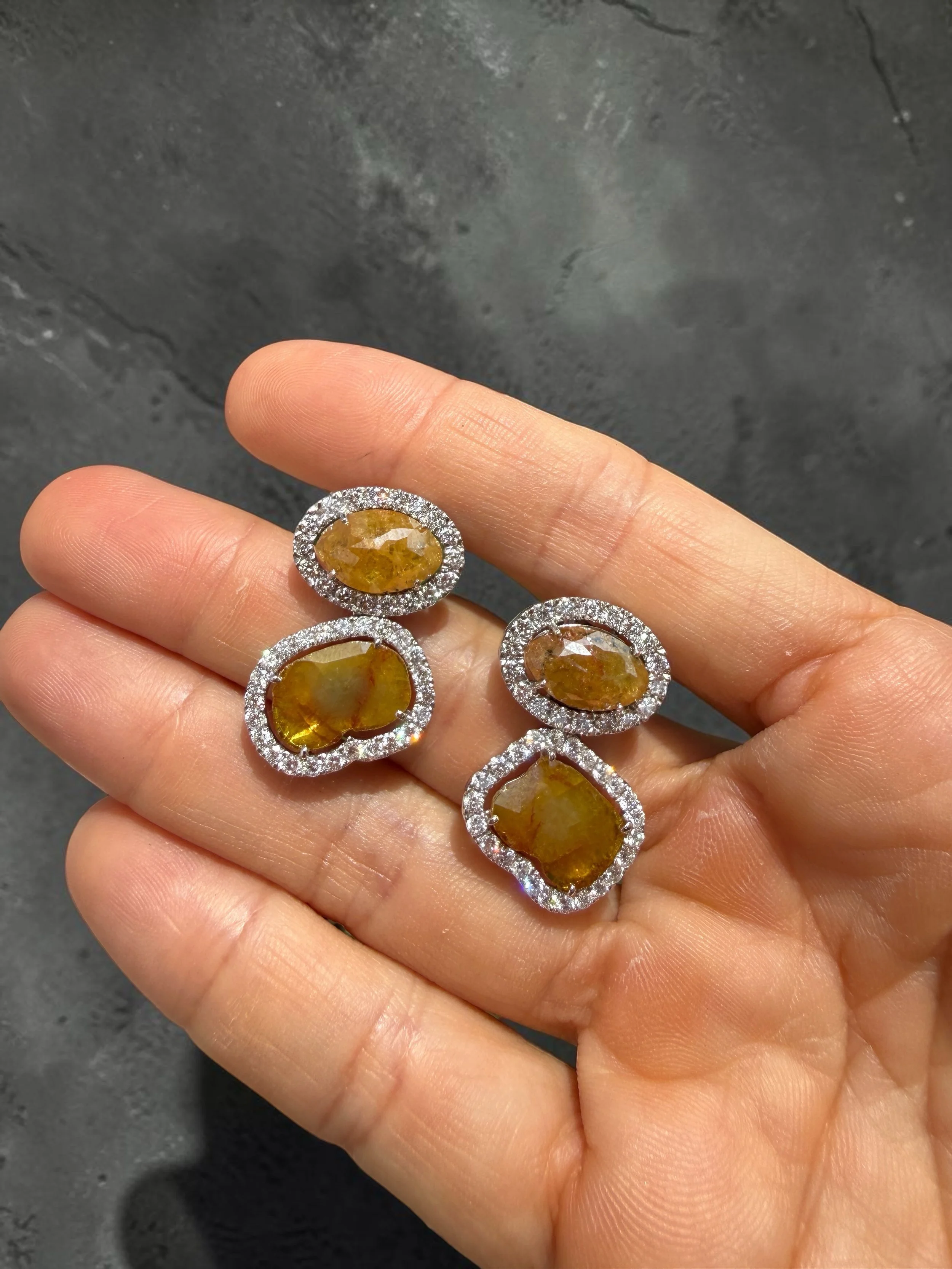 Getting some vita d so can I show you what these new rough diamonds earrings sets look like under natural light. They glow! Betcha never seen diamonds like this before 

&bull; natural honey colored diamonds set with diamonds following its organic sh