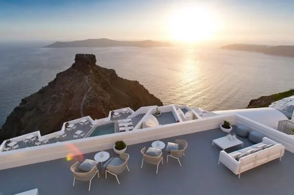 Dining over water.JPG