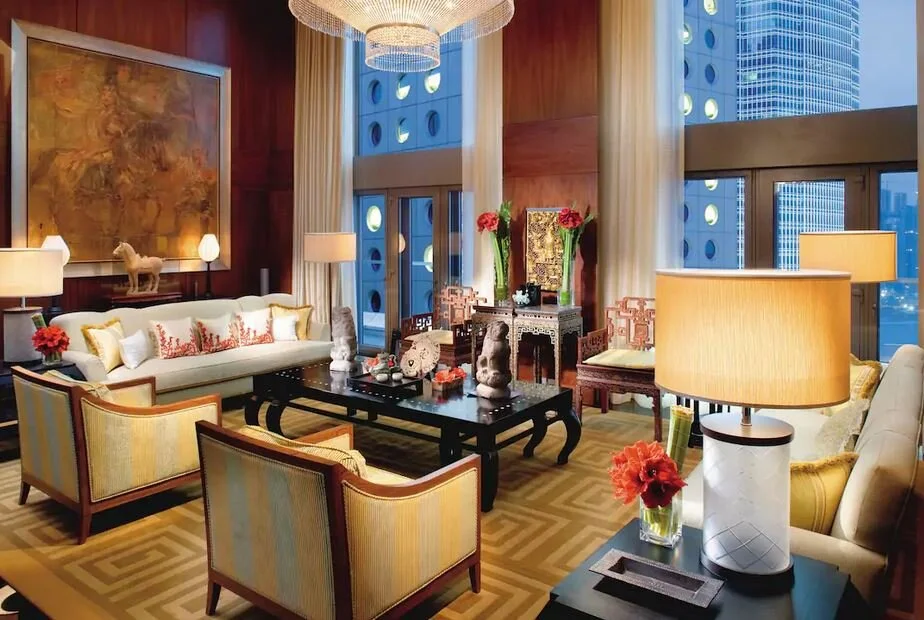 hong-kong-suite-mandarin-suite-living-room.JPG