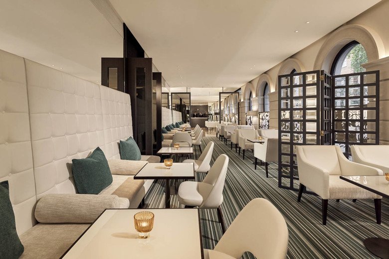 COMO-The-Halkin_Halkin-Bar-View-from-Bar.jpg