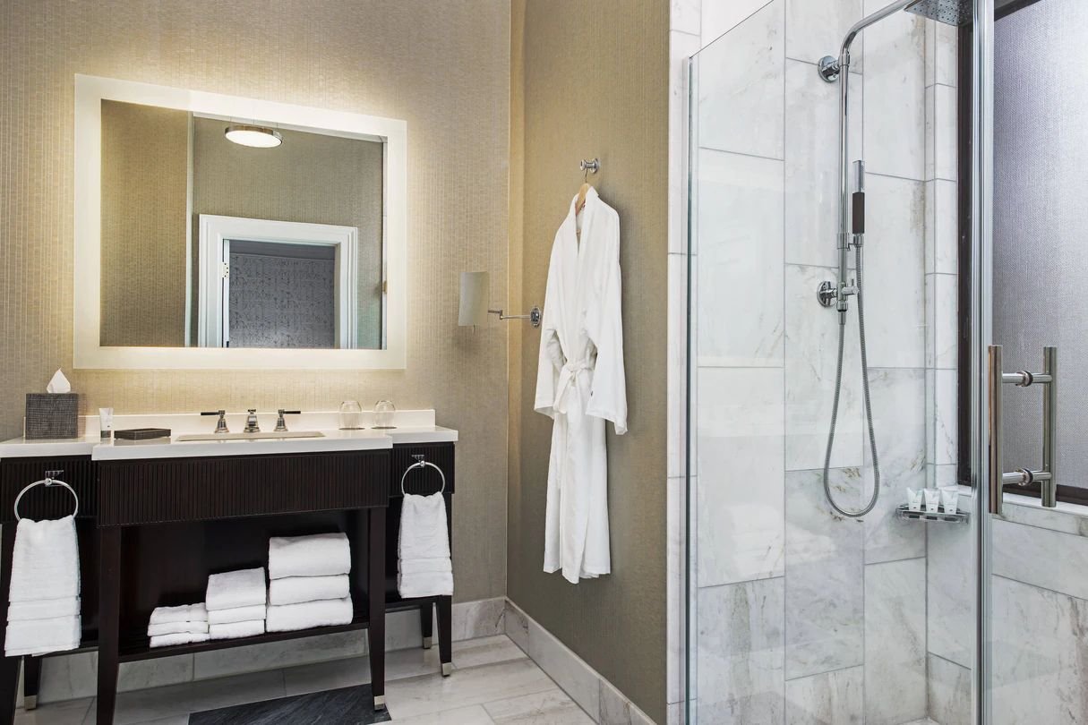 sfouw-suite-6251-hor-clsc.jpg