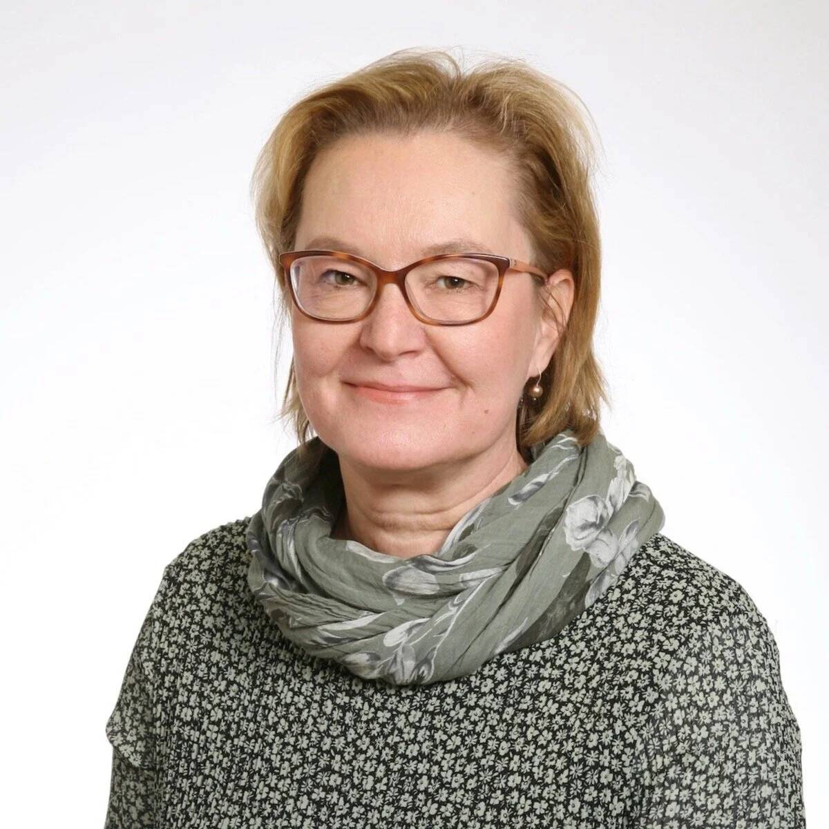 Amia Muistiklinikan potilasasiamies VTM sosiaalipsykologi, psykoterapeutti ja työnohjaaja, mindfulness-ohjaaja Leena Rasanen.