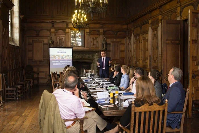 𝗜𝗻𝘀𝗽𝗶𝗿𝗲 𝘆𝗼𝘂𝗿 𝘁𝗲𝗮𝗺 𝘄𝗵𝗲𝗿𝗲 𝗹𝗲𝗮𝗱𝗲𝗿𝘀 𝗵𝗮𝘃𝗲 𝗯𝗲𝗲𝗻 𝘀𝗵𝗮𝗽𝗲𝗱 𝗳𝗼𝗿 𝗰𝗲𝗻𝘁𝘂𝗿𝗶𝗲𝘀. 🚀

The Alex Fitch Room at Harrow School provides an elegant and professional setting for corporate meetings.

Blending traditional c