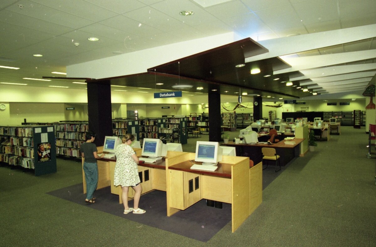 carindale library 1999.JPG