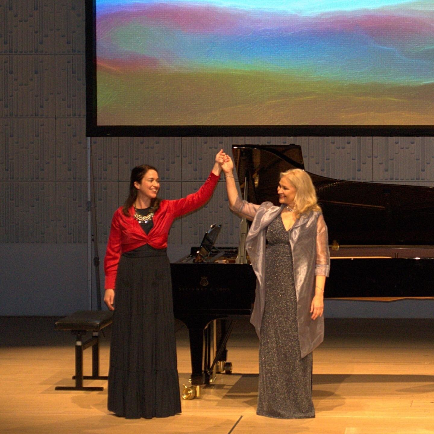 How about those colors? It was lovely to share the stage with my colleague @ruxandradonose in a recital at the @bruckneruniversity in Linz last week. ❤️

We performed some gorgeous rep by Brahms, Enescu, Rossini, Schubert as well as some fabulous Rom