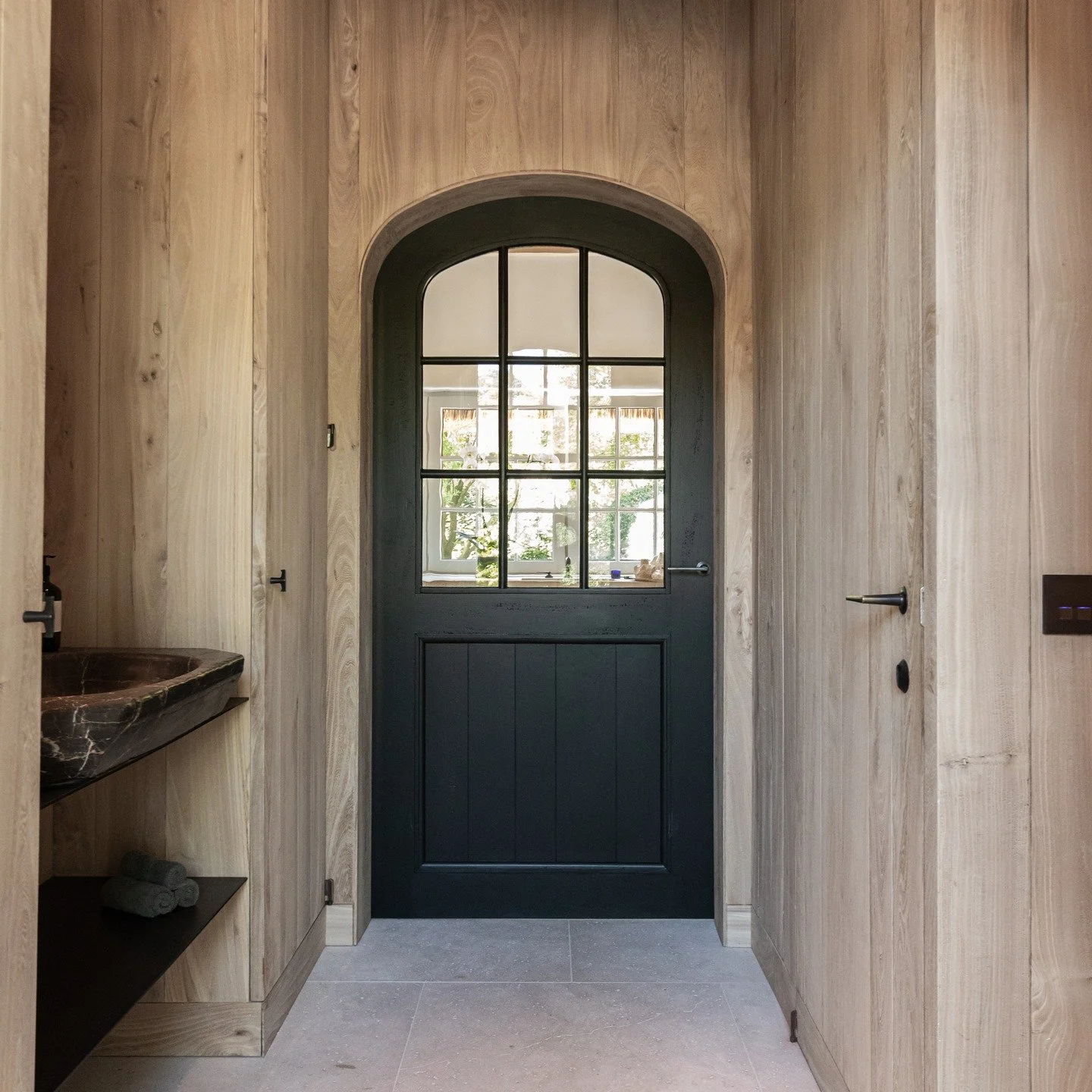 Fijn maatwerk - perfect afgewerkt !

Maatwerk by @ainterior_interieur 
Design by @nathaliedeboel 
Photography by @raouldeschuyter 

Heb je binnenkort maatwerk, inbouwkasten of deuren op maat nodig ? 
A Interior werkt alles op maat voor je uit, maakt 