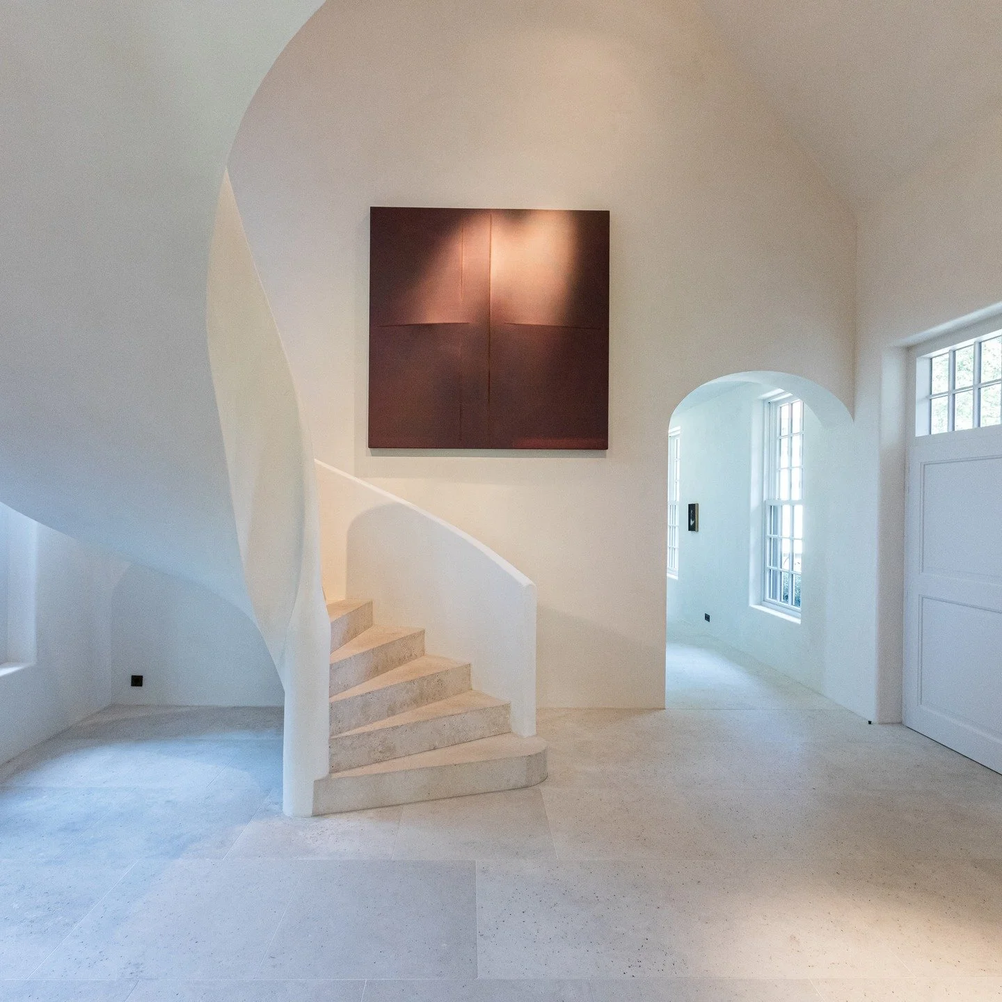 Kunst, uitgekiend meubilair en exclusief maatwerk. De perfecte en rustgevende combinatie !

Design by @nathaliedeboel 
Maatwerk by @ainterior_interieur
Photography by @raouldeschuyter

Heb je binnenkort maatwerk, inbouwkasten of deuren op maat nodig 