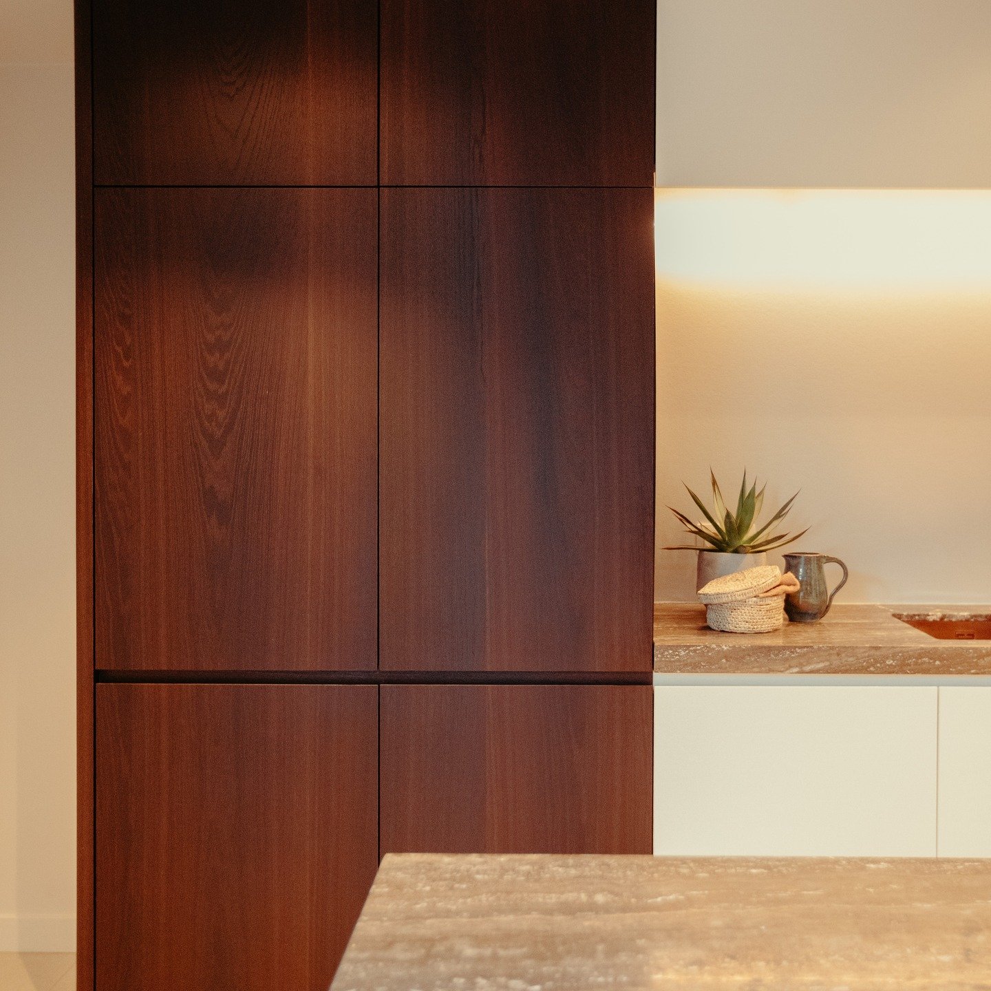 Rust in je interieur met fijn en exclusief maatwerk - perfect afgewerkt.

Maatwerk by @ainterior_interieur
Photography by @raouldeschuyter
Stone by @hullebusch_naturalstone 

Heb je binnenkort maatwerk, inbouwkasten of deuren op maat nodig ? Ben je n