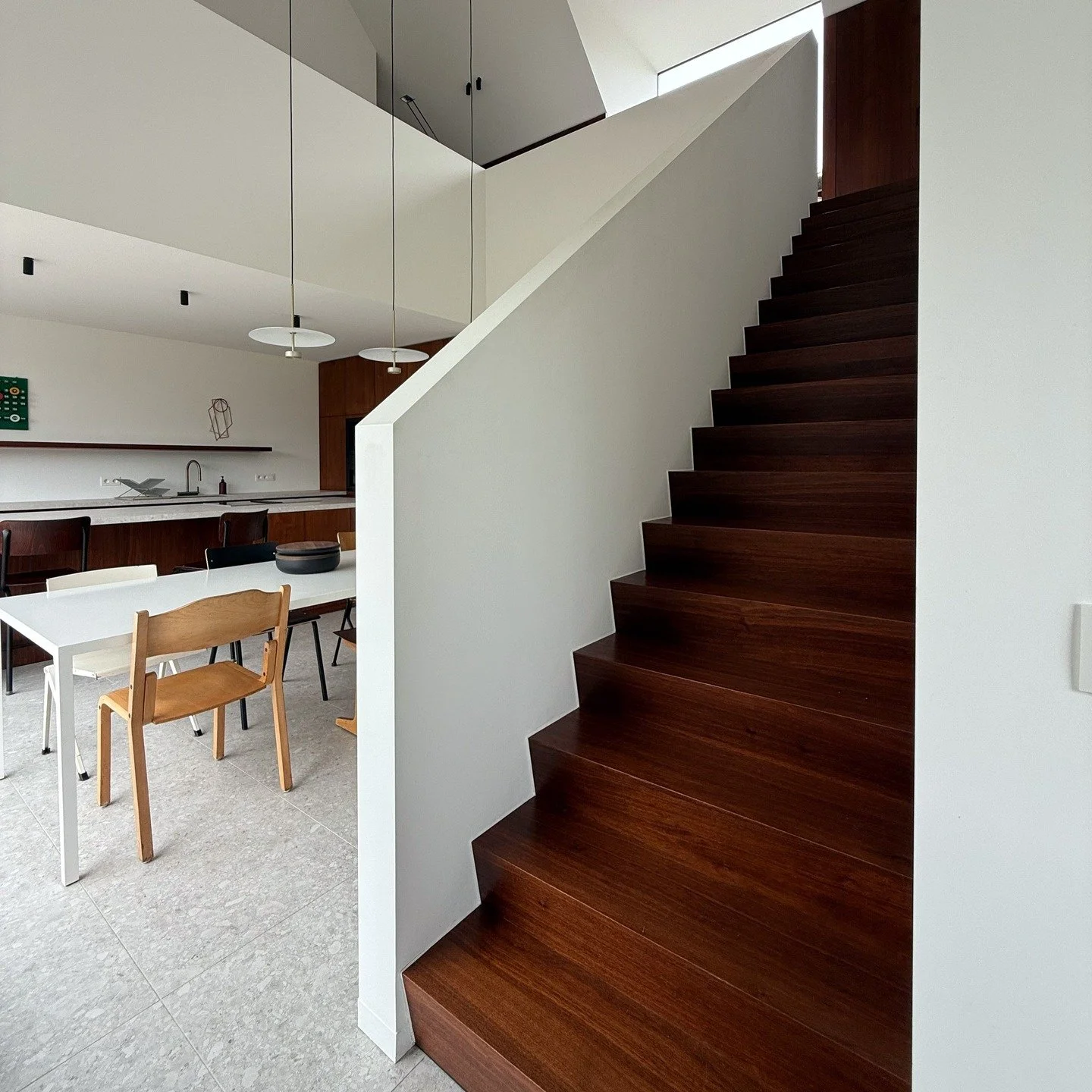 Verfijnd en exclusief maatwerk - perfect afgewerkt.

Maatwerk by @ainterior_interieur
Design by @gw2_architecten

Heb je binnenkort maatwerk, inbouwkasten of deuren op maat nodig ?
Ben je nog op zoek naar een interieurbouwer die perfect werk levert e