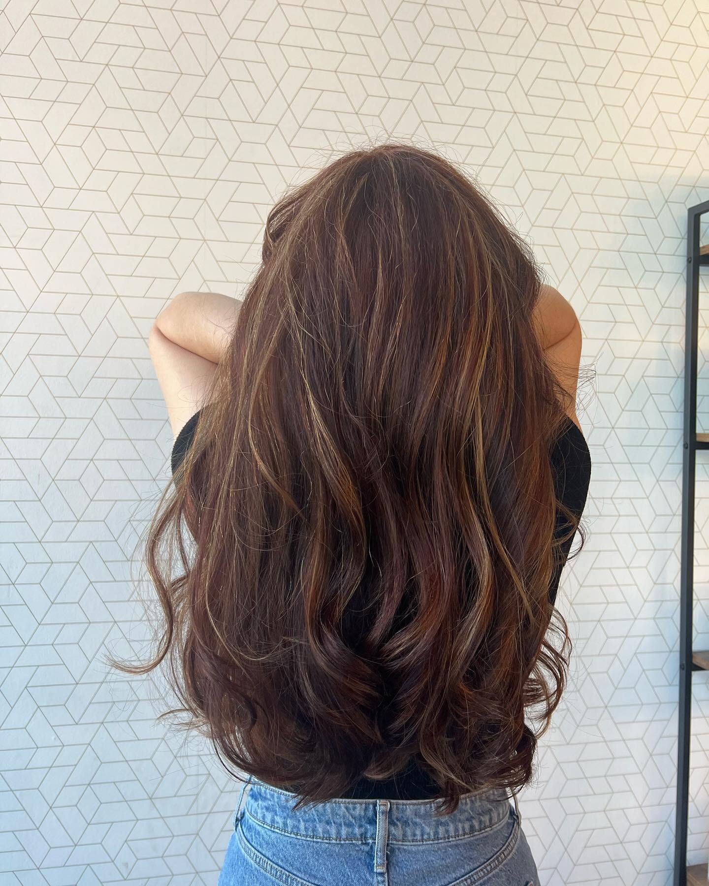 Color, cut and style by @iieciyesy 

#hair #hairstylist #hairstyle #haircolorist #haircolor #haircolors #balayage #highlights #lowlights #thickhair #chicagohairstylist #chicagohairstylists #andersonvillechicago