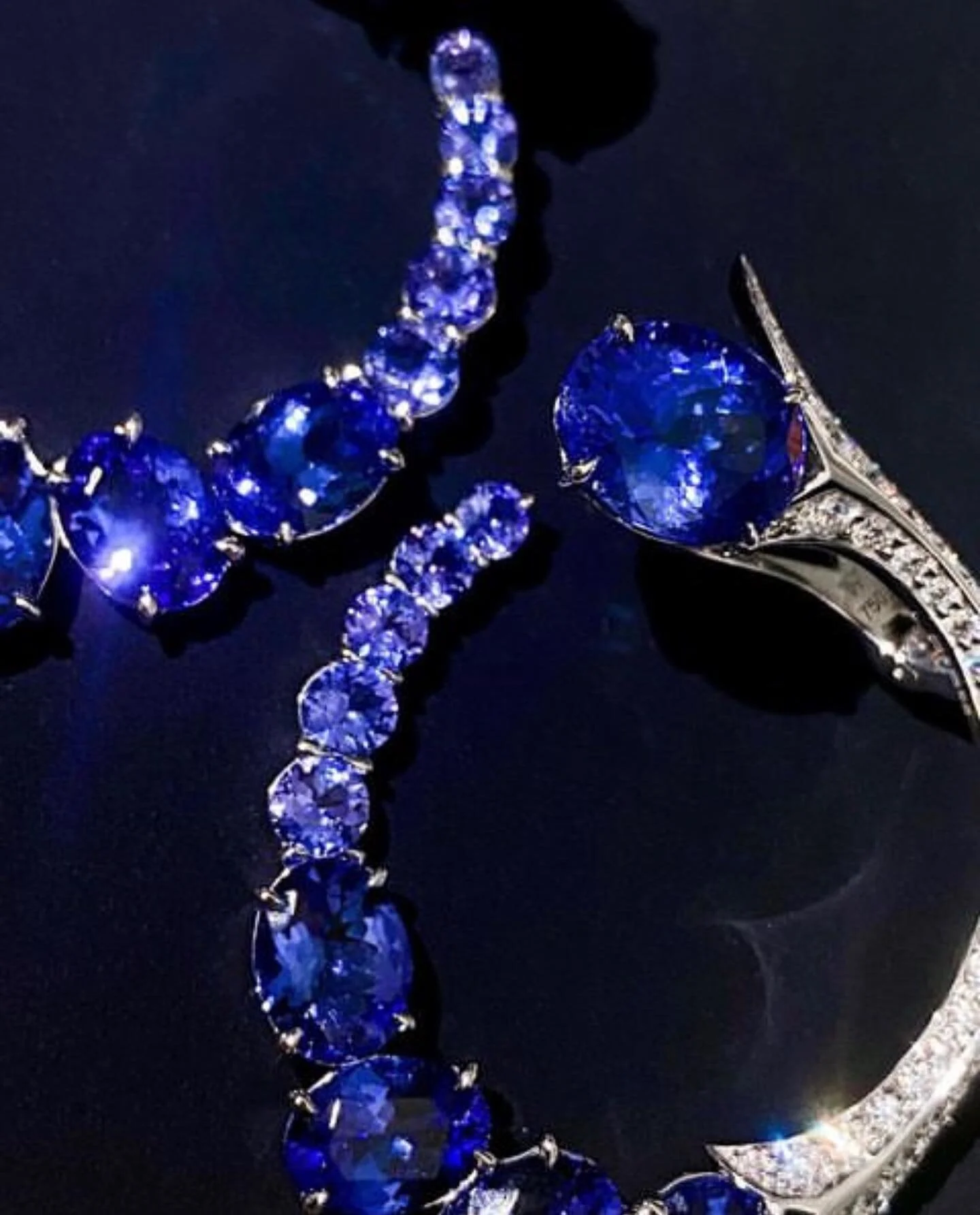 Thorn collection by @stephenwebsterjewellery beautiful couture earrings in tanzanites and dance the night away💃 #jewelleryatelier#jewellery#tanzanites#couture#stephenwebster#limassol#mykonos#summer2023