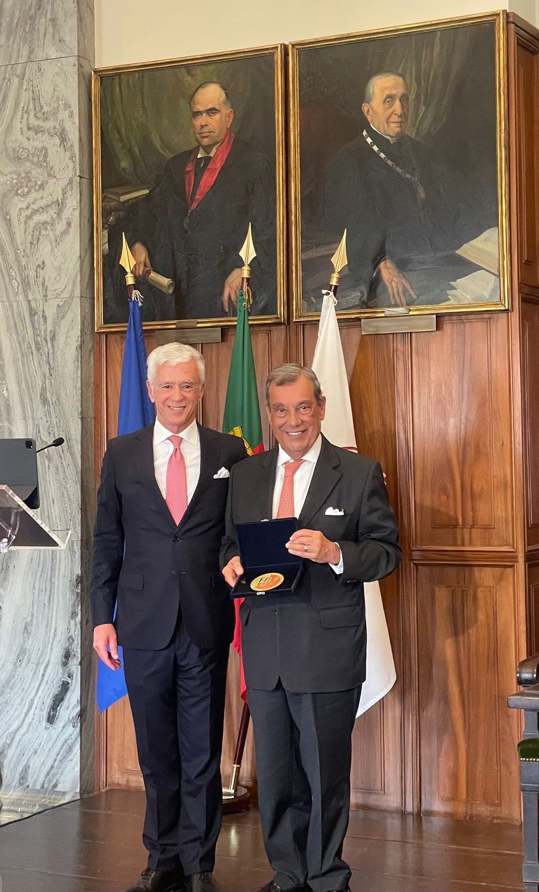 Pedro Rebelo de Sousa distinguido com Medalha de Mérito da FALP