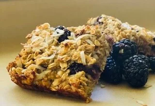 blackberry oat bar.jpeg