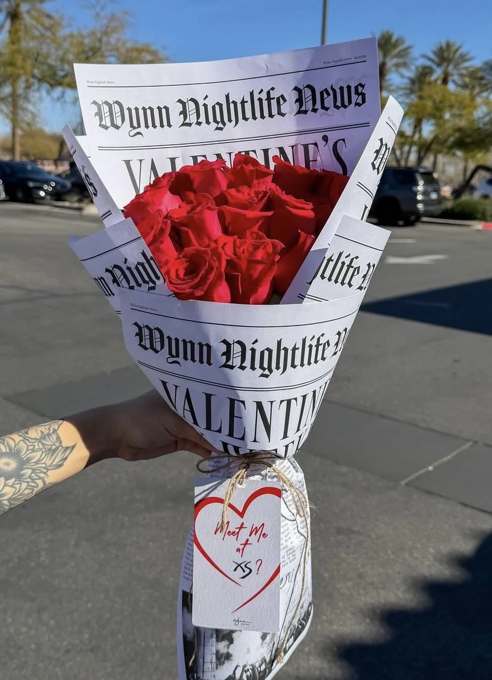 Wynn nightlife New paper roses.