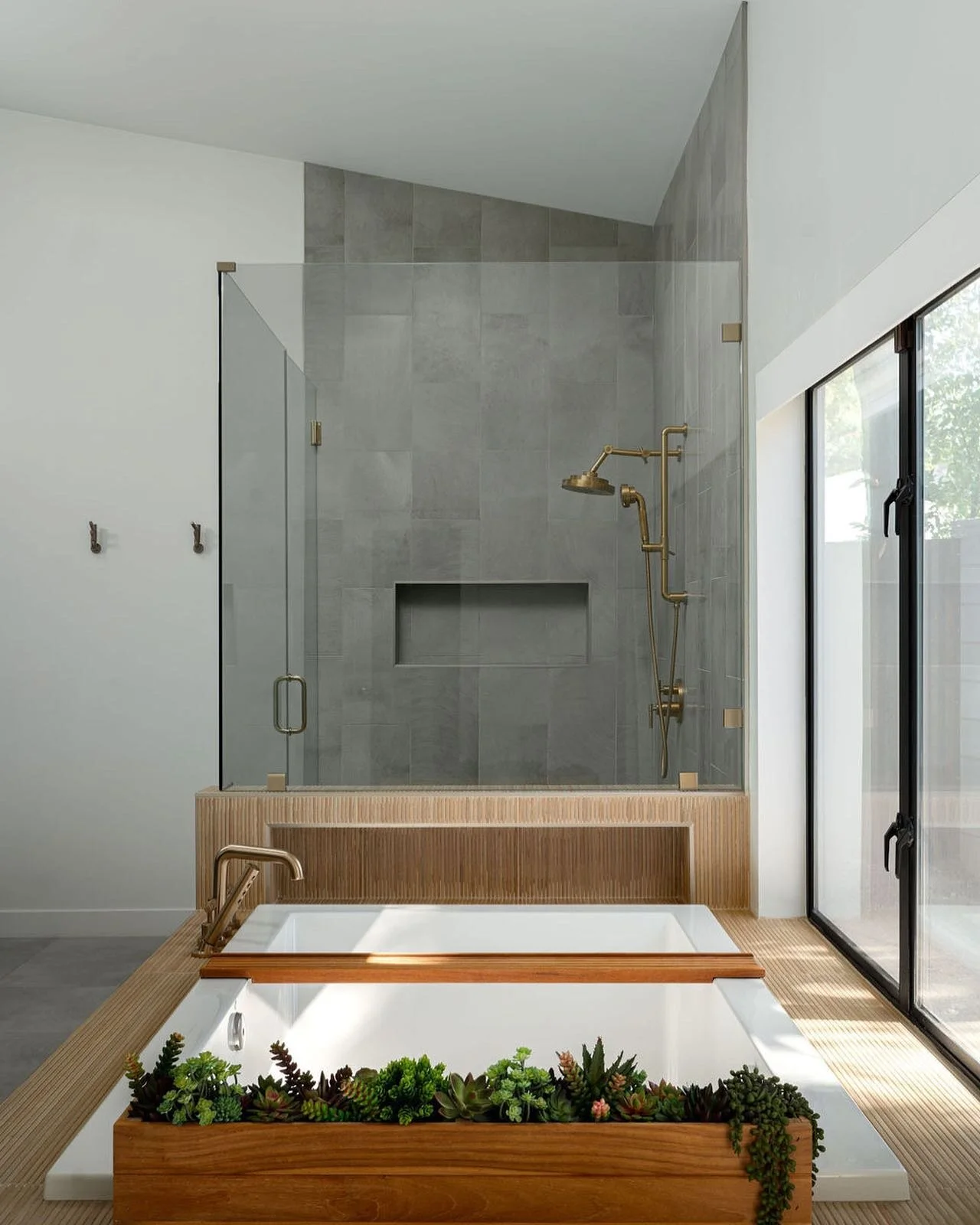 The statement is simple.
.
.
.
#FuseLivingInteriors
#FLIstudio
#CasuallyHighstyle
#simple
#magicmoments
.
.
.
.
.
.
.
#bathroomgoals
#bathroom
#minimal
#fresh
#quality
#primarybath
#retreat
#homeretreat
#centralphoenix
#myphx
#interiordesigner
#inter