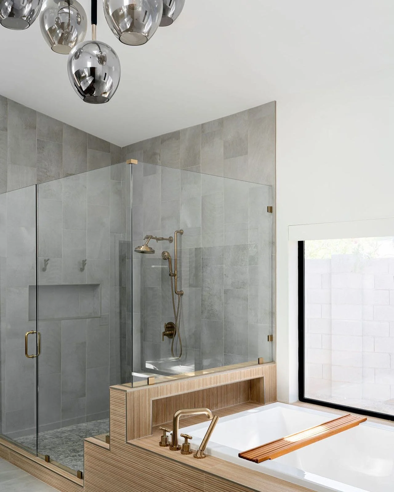 It’s a very simple and easy Sunday over here. 
#Bossbabe bathroom
.
#FuseLivingInteriors
#FLIstudio
#CasuallyHighstyle
#Sunday
#magicmoments
.
.
.
.
.
.
.
#bathroomgoals
#bathroom
#minimal
#fresh
#quality
#primarybath
#retreat
#homeretreat
#cen