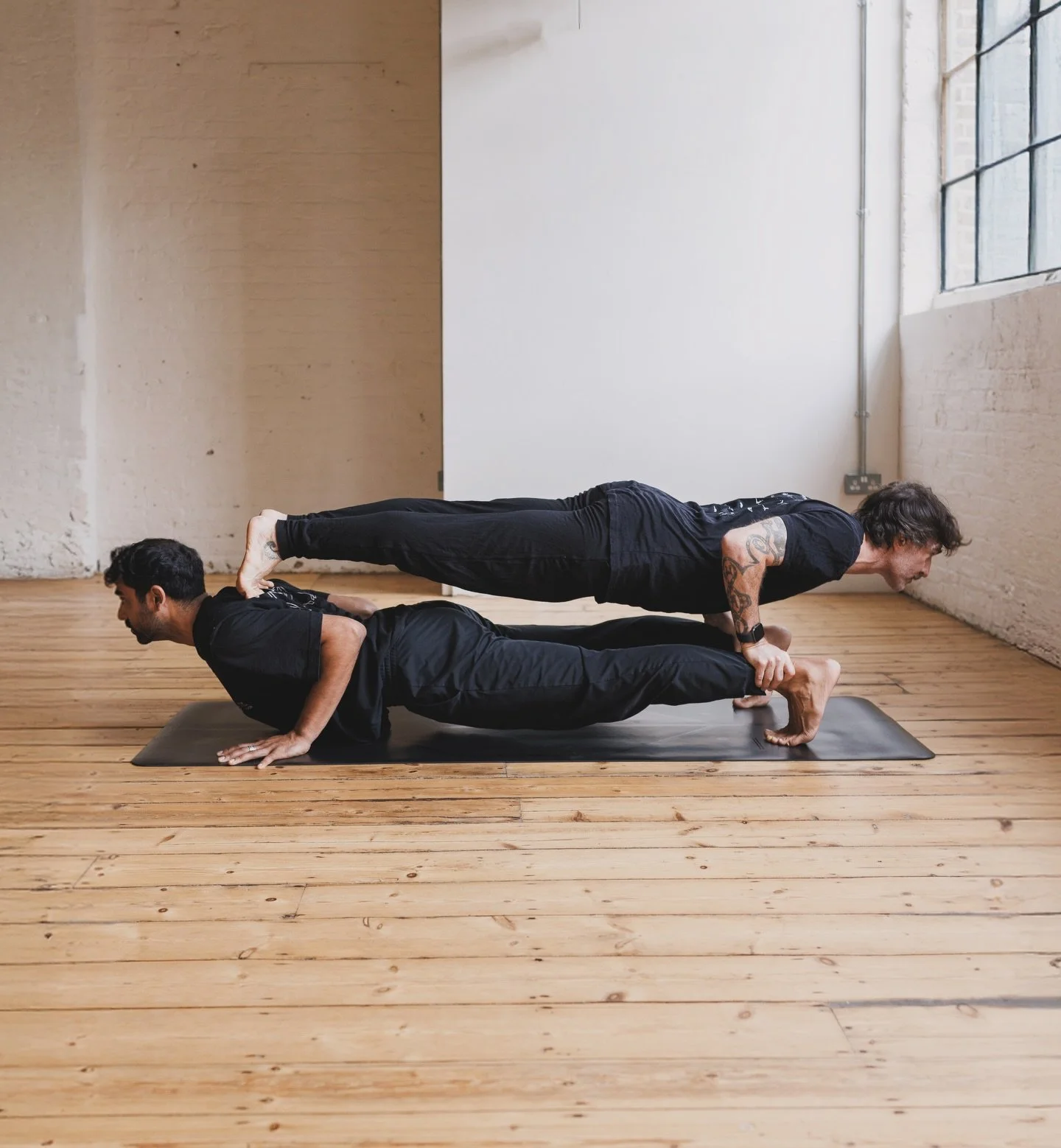 Gotta Have Base
&bull;&bull;&bull;&bull;
Gettin low with @4beatyoga compadre @zo.rahm @mission.e1 with @liforme 📸 @sigis.mondi 
&bull;&bull;&bull;&bull;
Next 4BEAT 100rs coming up Feb 23-28. Frontline: Flow State &amp; Flexion. Hips to the floor, wo