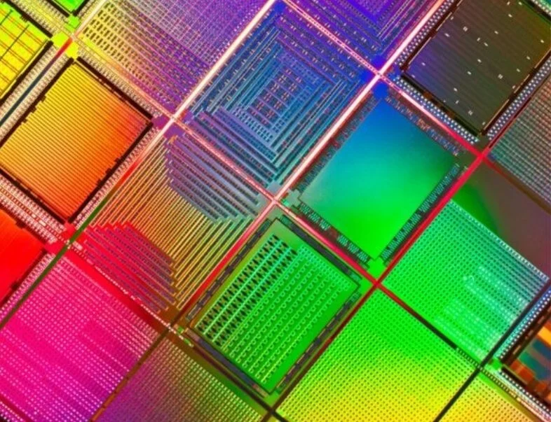 IBM: el “gran avance” en la industria de los microchips que puede multiplicar por 4 la vida de tu batería.  