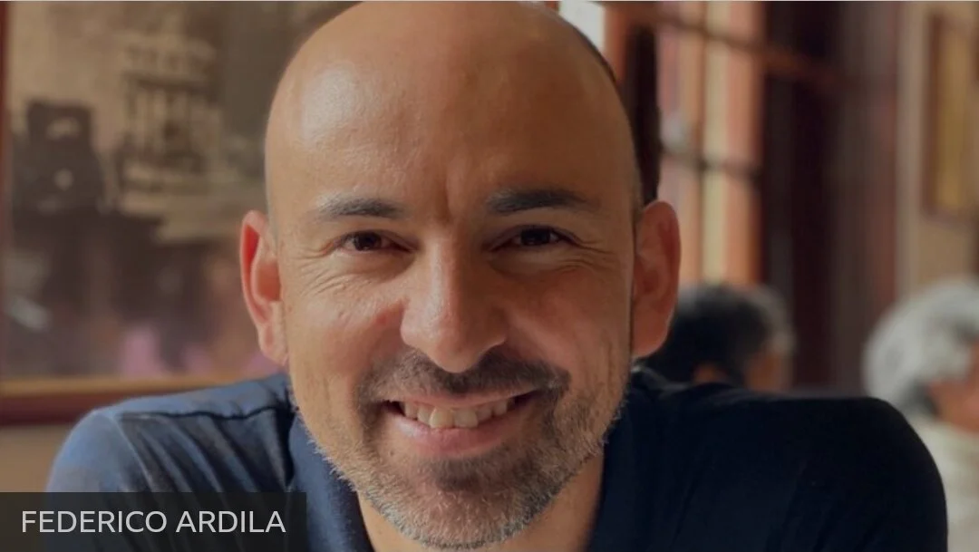 Los innovadores métodos del premiado profesor colombiano de matemáticas que inspiran a sus alumnos con música.  