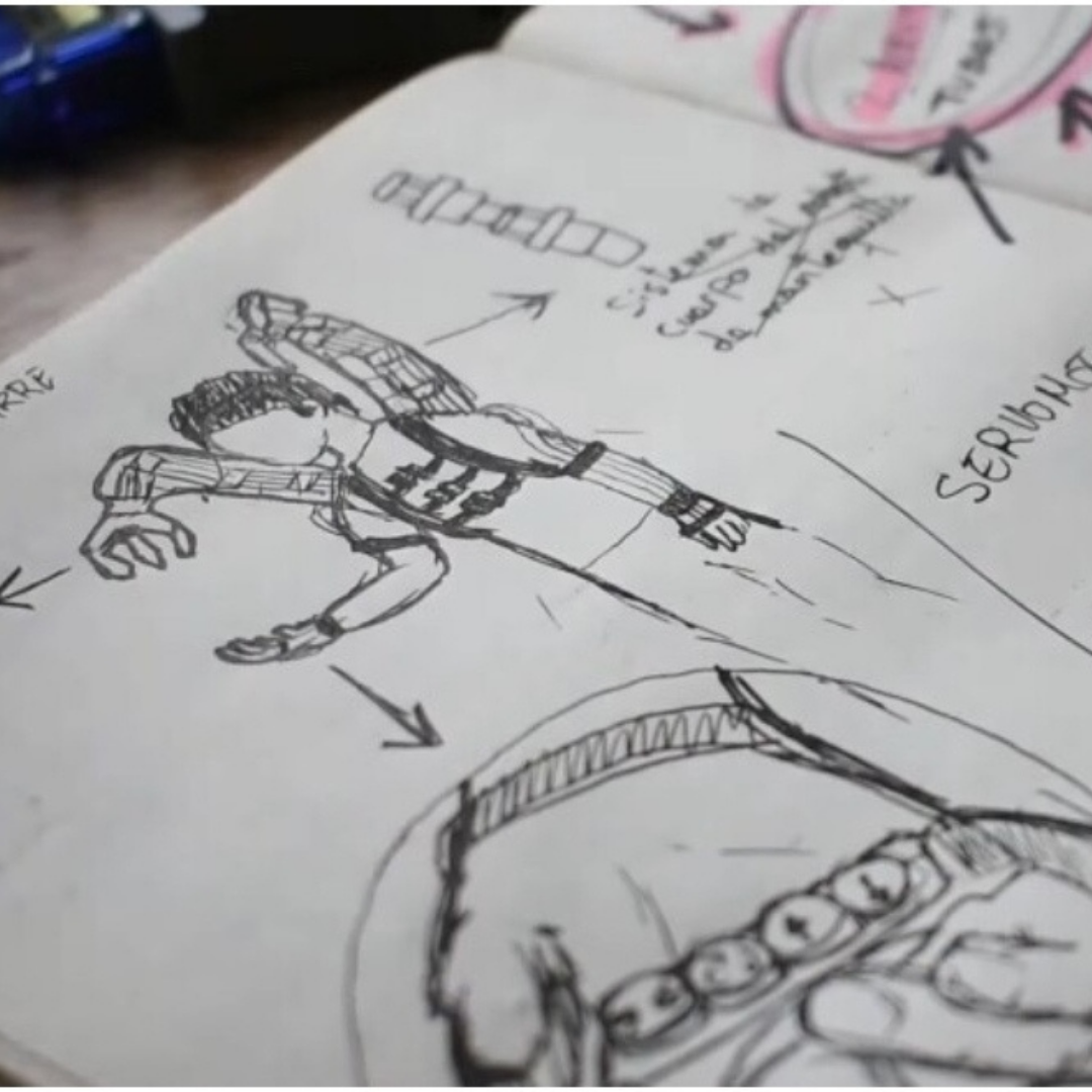 Este joven español autodidacta se ha fabricado unos brazos mecánicos como el Dr. Octopus y una réplica de la armadura de Iron Man con comandos de voz