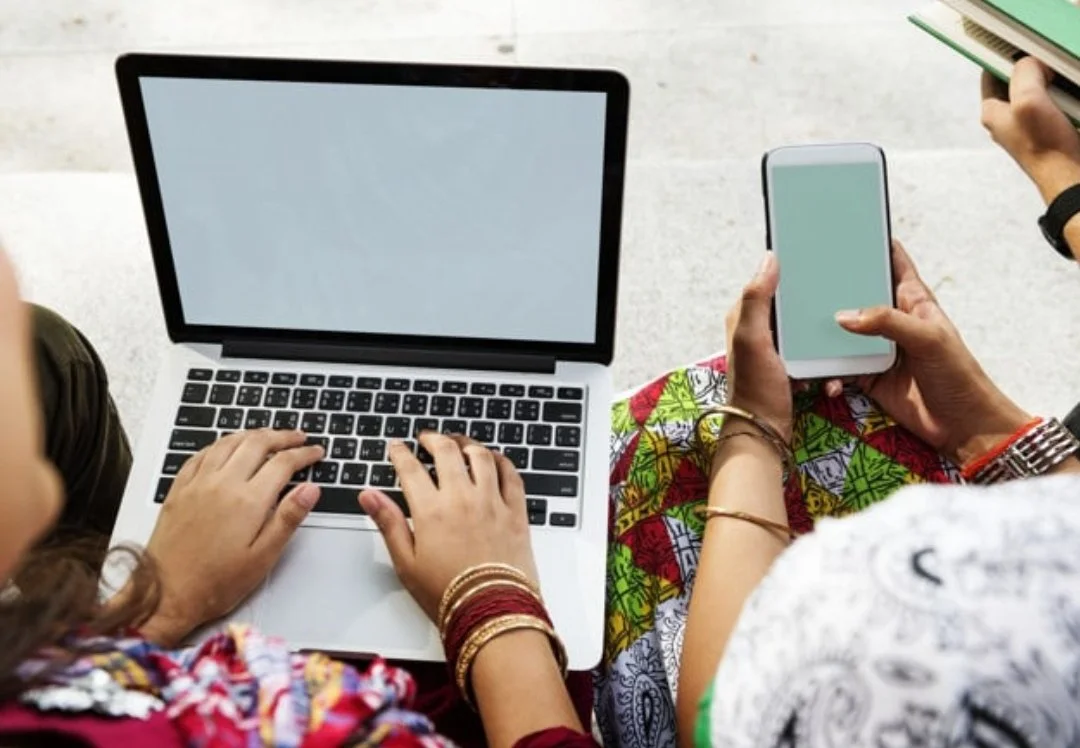 Cómo terminar con las luchas por el uso de tecnología con los adolescentes antes de las festividades