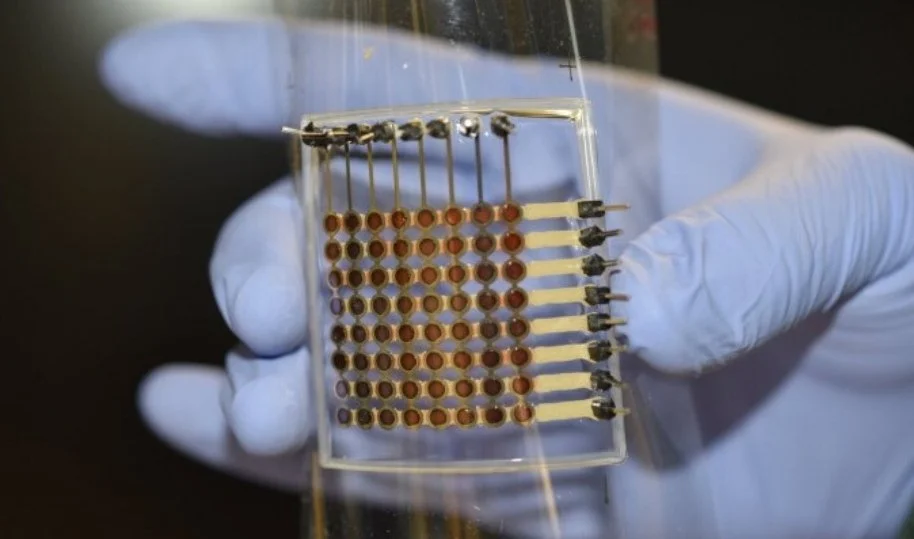 Esta minipantalla OLED flexible está impresa en 3D y apunta a un futuro en el que quizás nos hagamos nuestra propia tele
