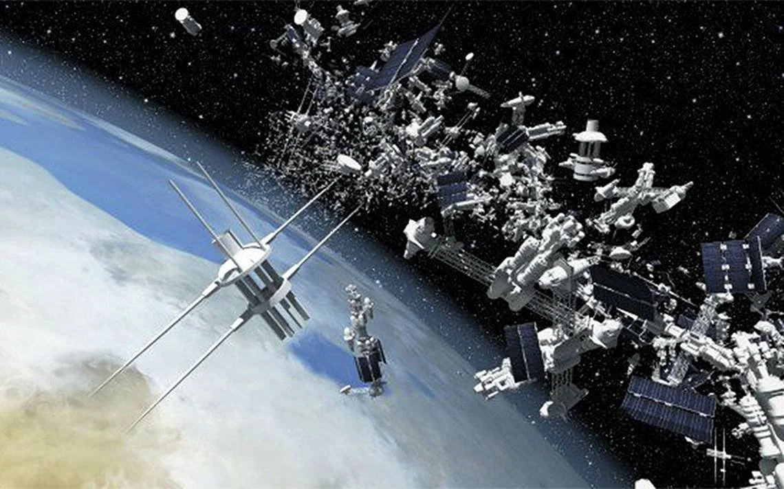Científicos prevén que la luna será impactada por 3 toneladas de basura espacial