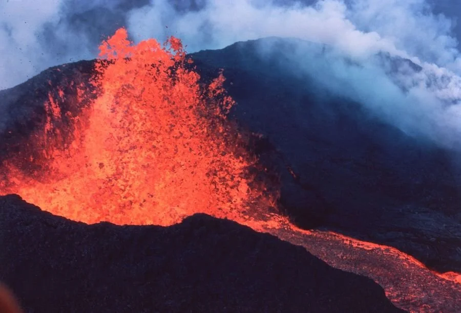 Erupción de Mauna Loa: ¿qué está pasando dentro del volcán más grande del mundo?