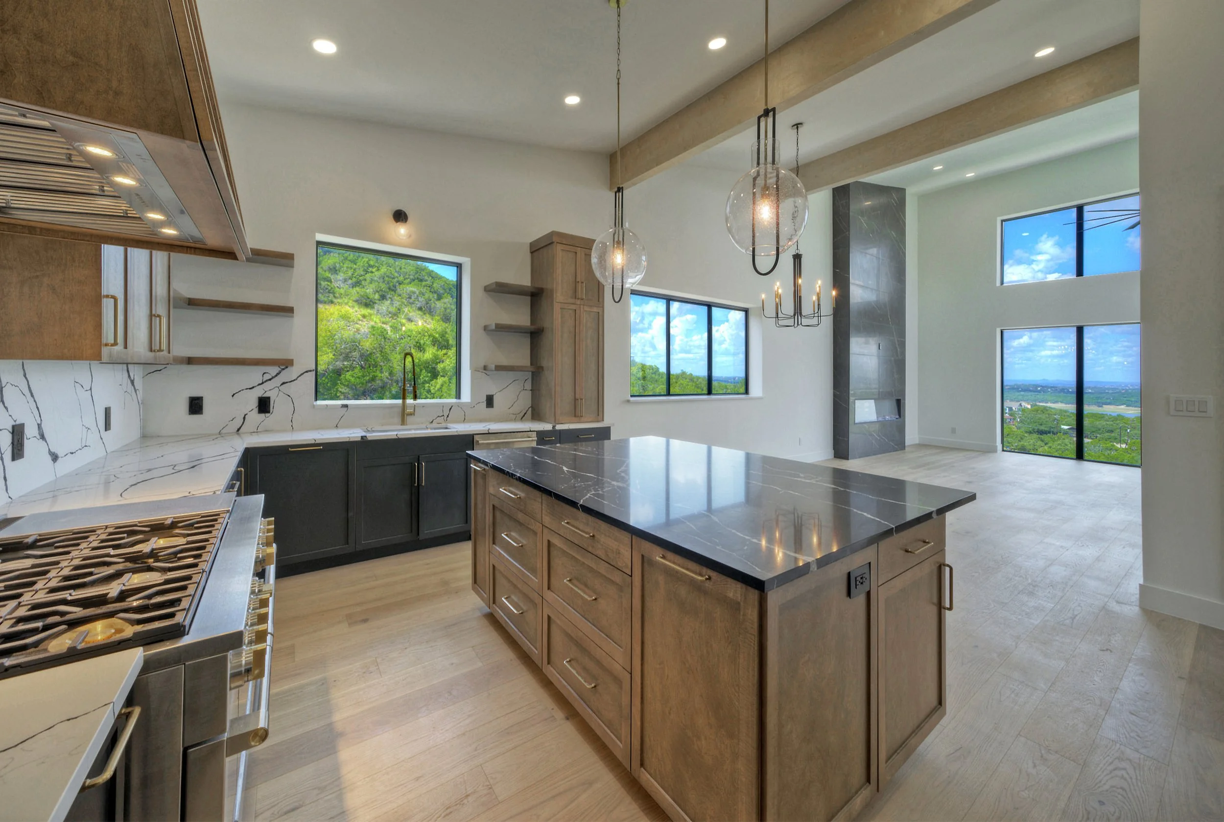Kitchen 2.jpg